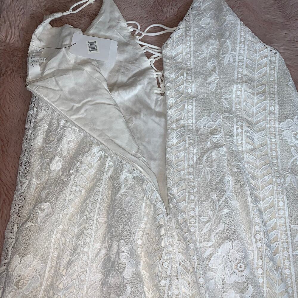 NWT ASTR The Label White Crochet Overlay Boho Lace-Up Dress Size: Large - Picture 12 of 12